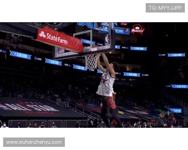 足球明星热议扣篮大赛精彩瞬间球场与篮筐的完美碰撞